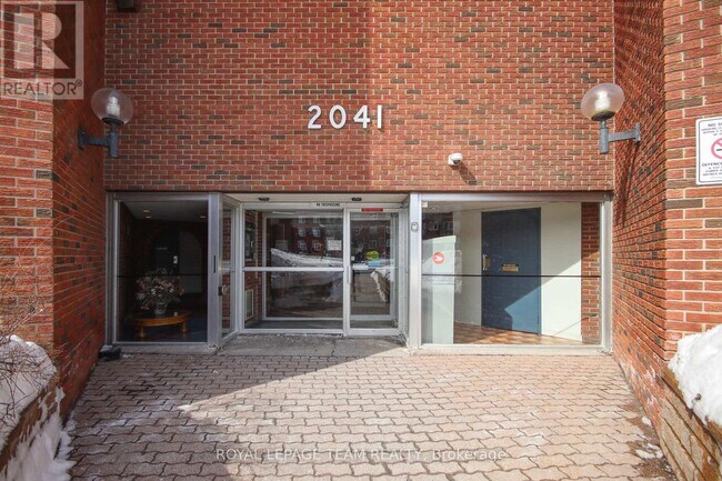 Building Photo - 2041-2041 Arrowsmith Dr