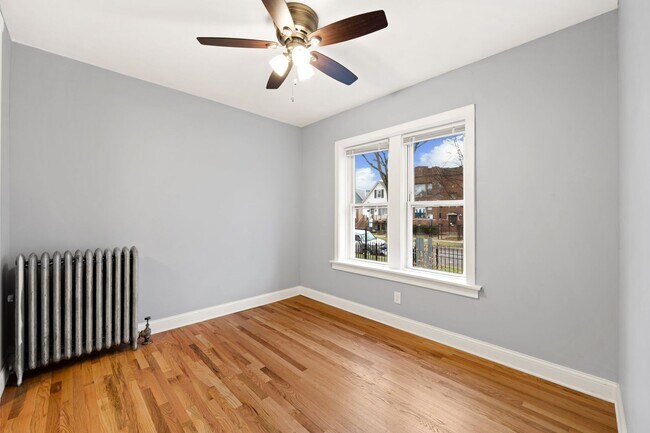 Building Photo - 2416 N Kilbourn Ave