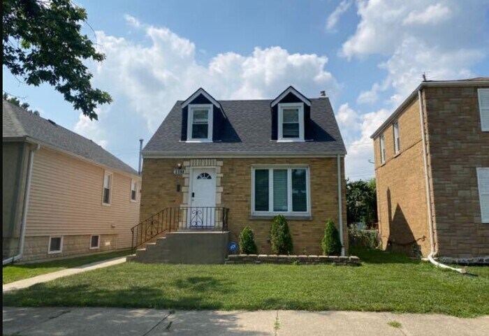 Primary Photo - 3330 N Oconto Ave