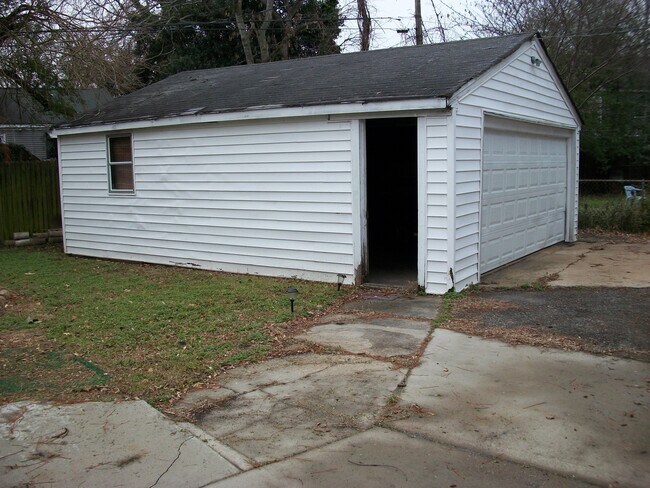 Foto del edificio - 6429 Dove St