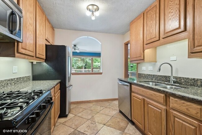 Building Photo - 234 S Cedarcrest Dr