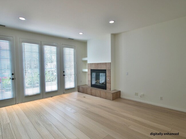 Building Photo - 504 Dahlia Pl