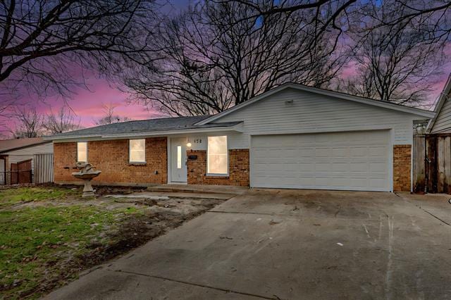 Primary Photo - 538 E Fairmeadows Dr