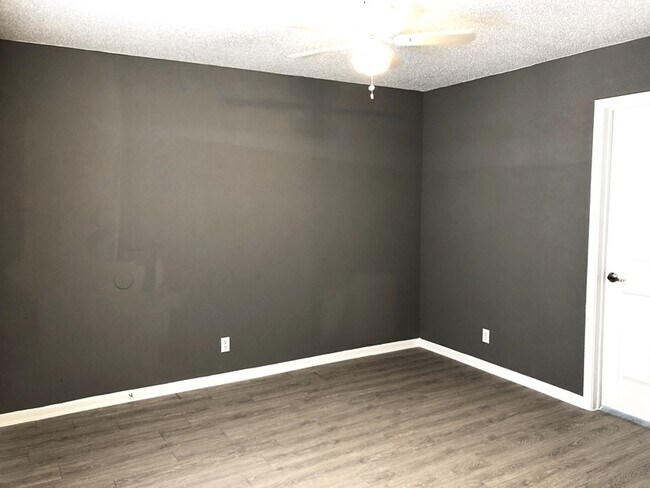 Building Photo - Welcome to 420 Gilmer, Unit 3!