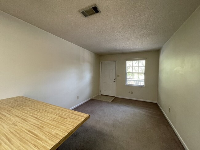Building Photo - Apartment for Rent