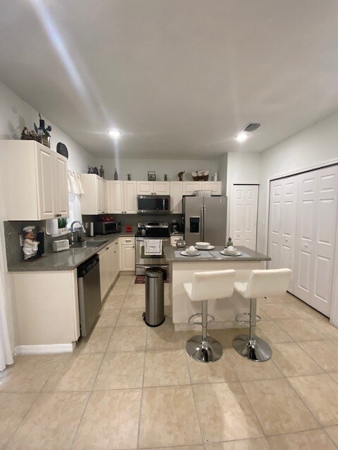 Building Photo - 2909 SE 15th Ter