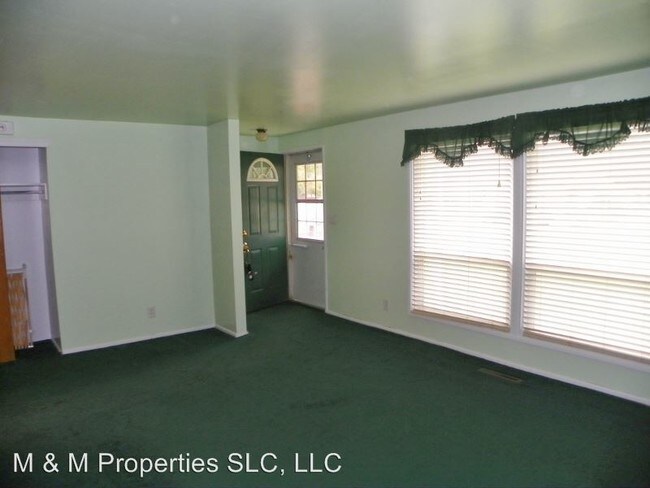 Building Photo - 1498 W Alder Rd