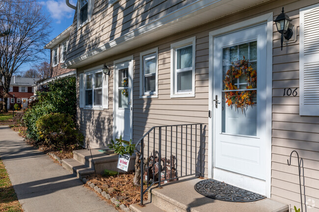 Building Photo - East Gate Condominiums