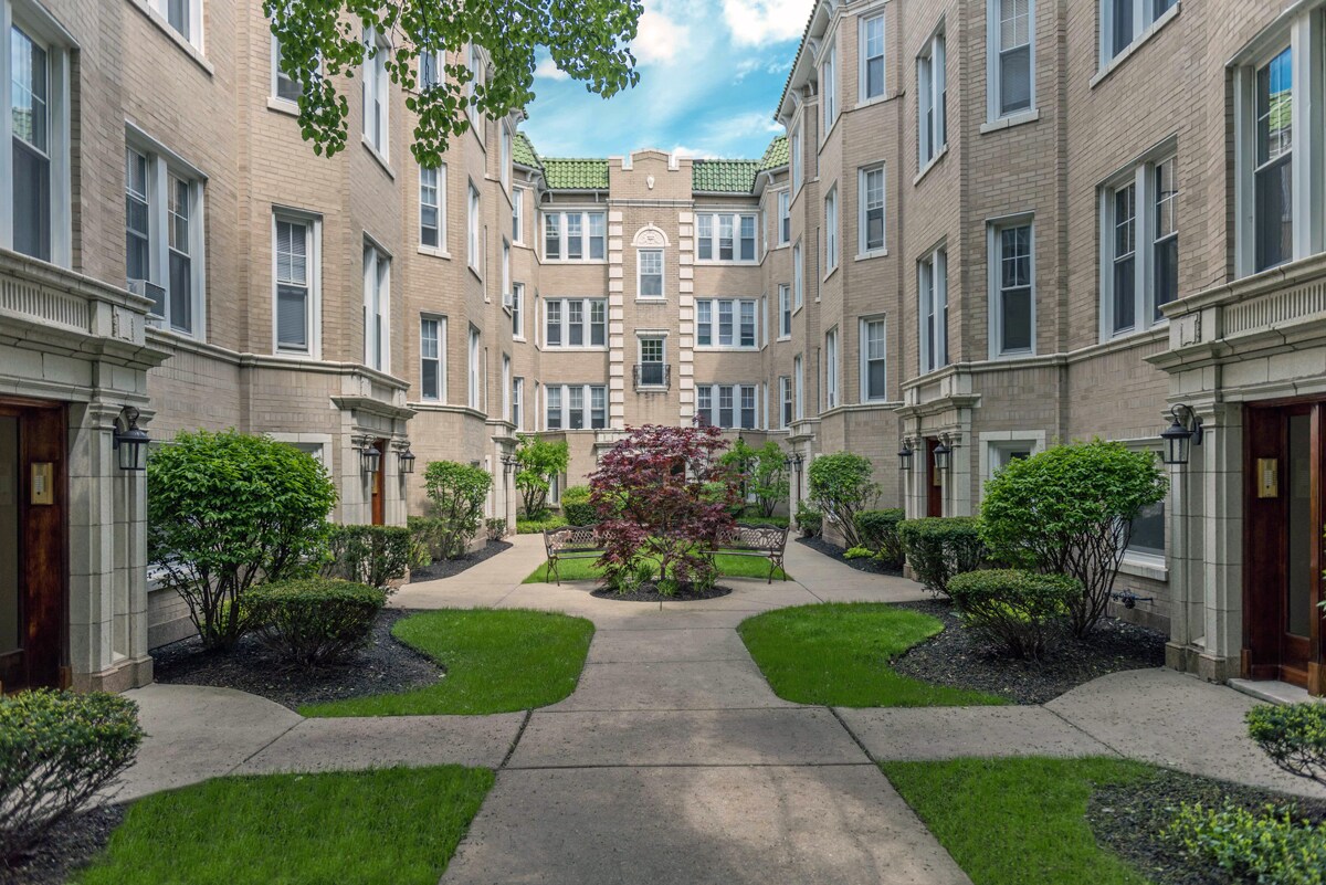 Green Manor Apartments Chicago, IL