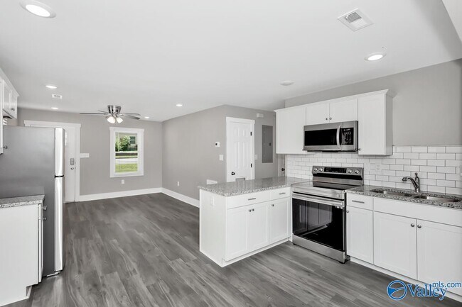 Foto del edificio - 908 Fairway Dr NW