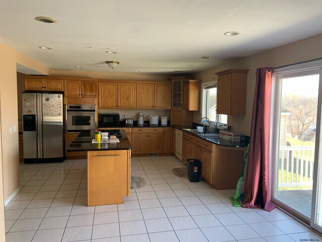 Building Photo - 88 Alpine Dr