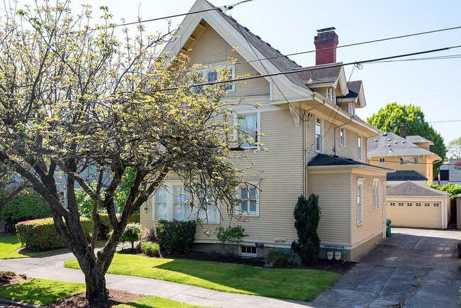 Foto del edificio - 2166 NE Schuyler St