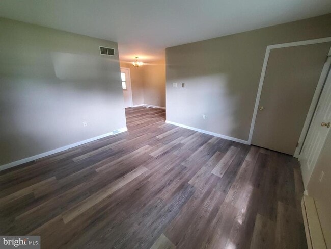 Building Photo - 570 Guldin Rd