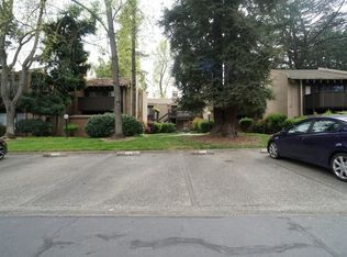 Foto del edificio - 2200 Woodside Ln