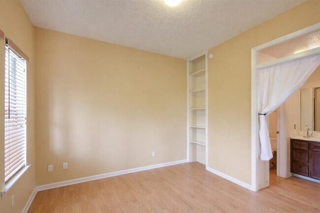 Foto del edificio - 3115 Tom Green St