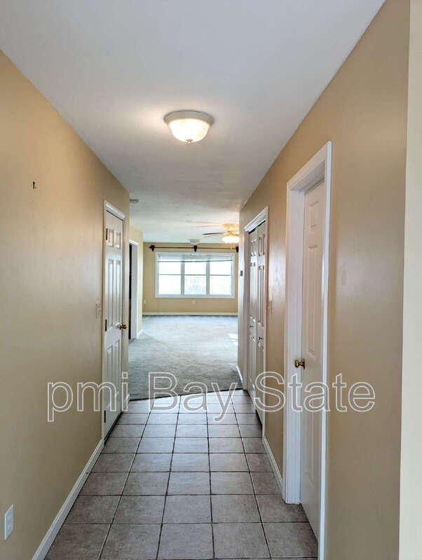 Building Photo - 116 Weatherstone Dr