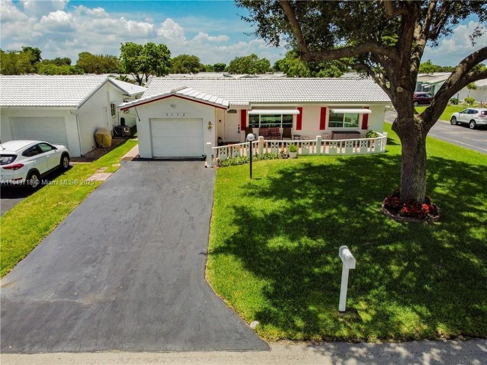 Primary Photo - 8552 N Campanelli Blvd