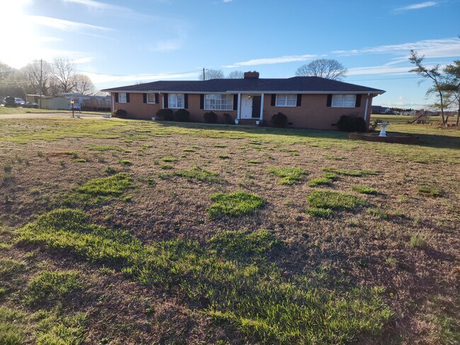 Building Photo - 4715 Parris Bridge Rd
