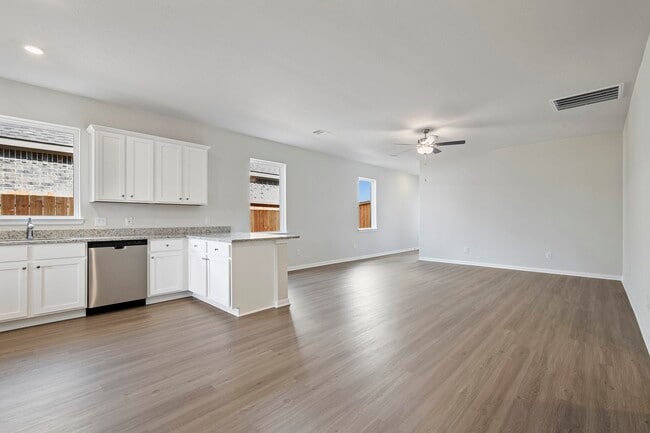 Building Photo - 1031 Rosewood Trl