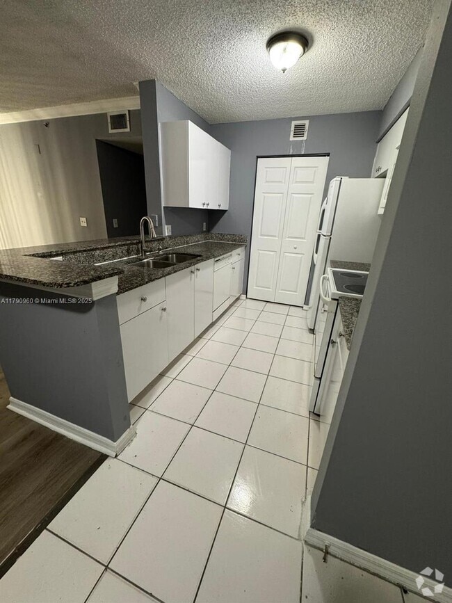 Building Photo - 2451 Centergate Dr