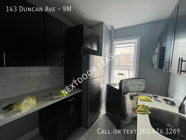 Foto del edificio - 143 Duncan Ave