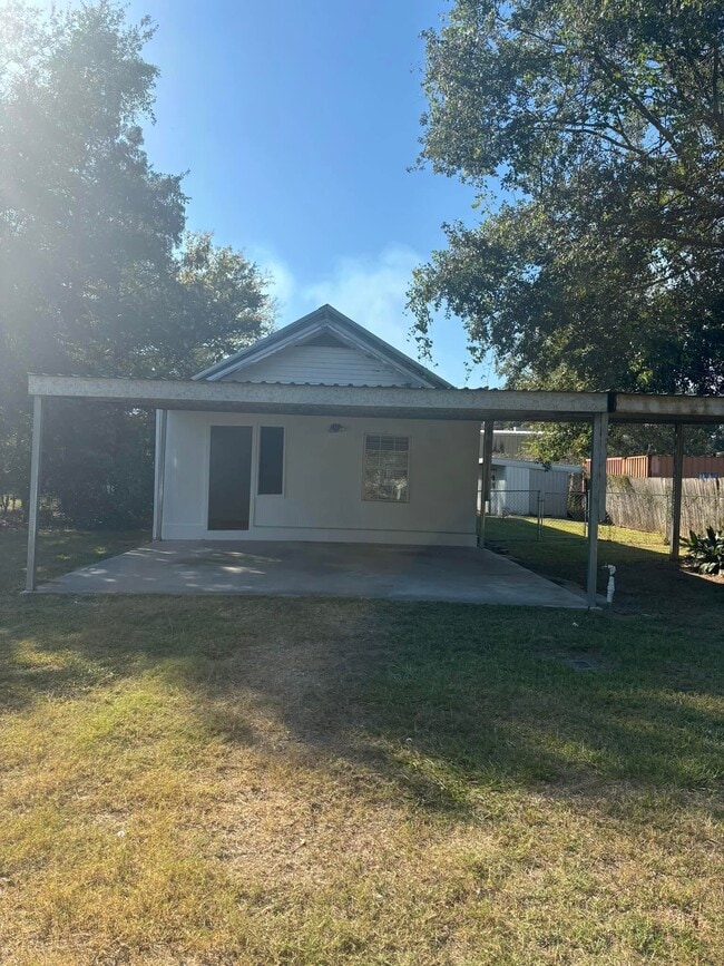 Building Photo - 121 St Landry St