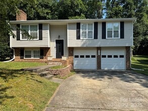 Building Photo - 707 Regency Dr