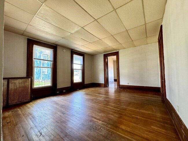 Foto del edificio - 628 N Main St