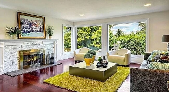 Photo - Beautiful, recently remodeled 4 bedroom, 3... House