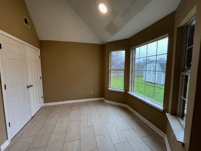 Building Photo - Renovated 3 Bedroom 2 Bath Home with 2 Car Garage for Rent!!