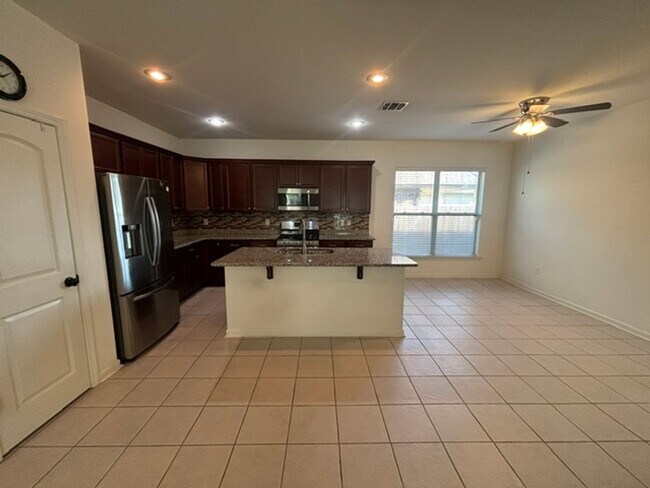 Foto del edificio - 18328 Crows Nest Dr
