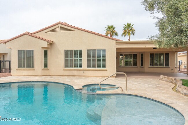 Building Photo - 13417 W La Vina Dr