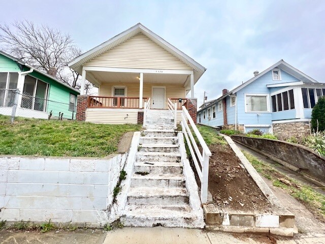 Primary Photo - 4529 S Benton Ave