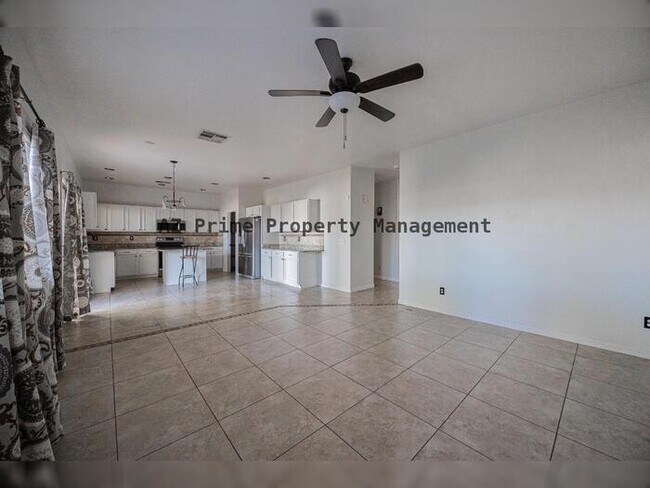 Foto del edificio - 16966 W Saguaro Ln