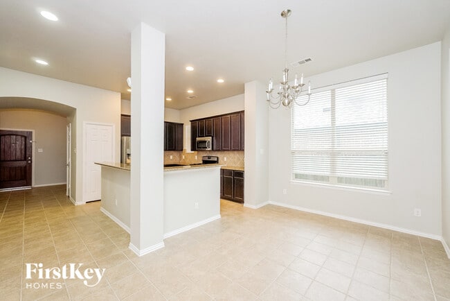 Building Photo - 657 Cattlemans Way