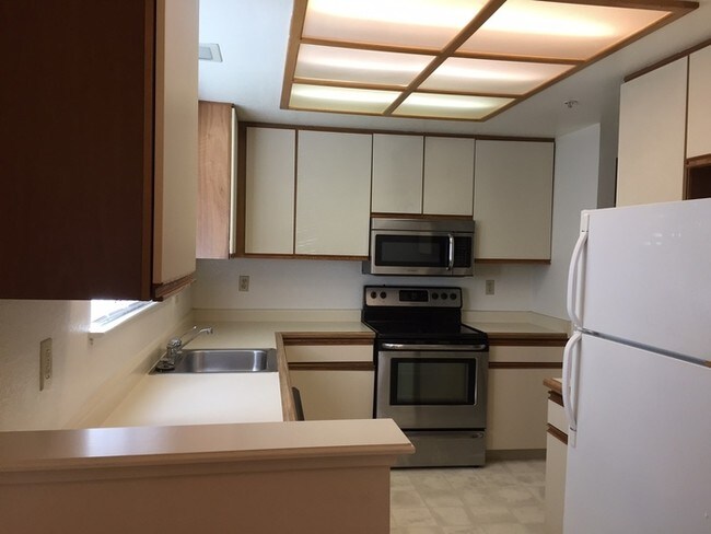 Building Photo - 2725 Oak Rd