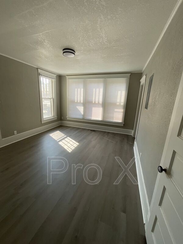 Foto del edificio - 202 W 7th St