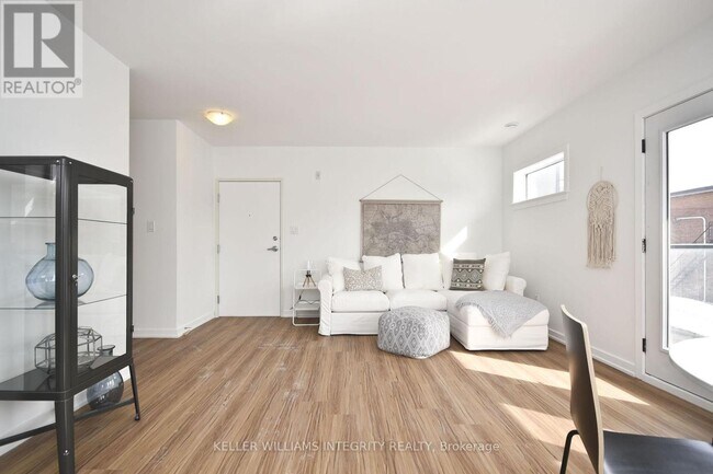 Photo du bâtiment - 220-220 Lebreton St N
