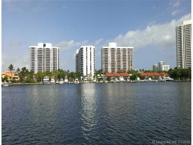 Building Photo - 3600 Yacht Club Dr