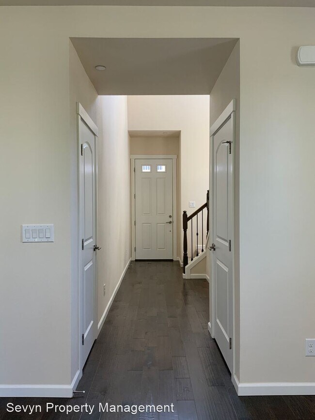Building Photo - 4 br, 3.5 bath House - 18025 3rd Dr SE