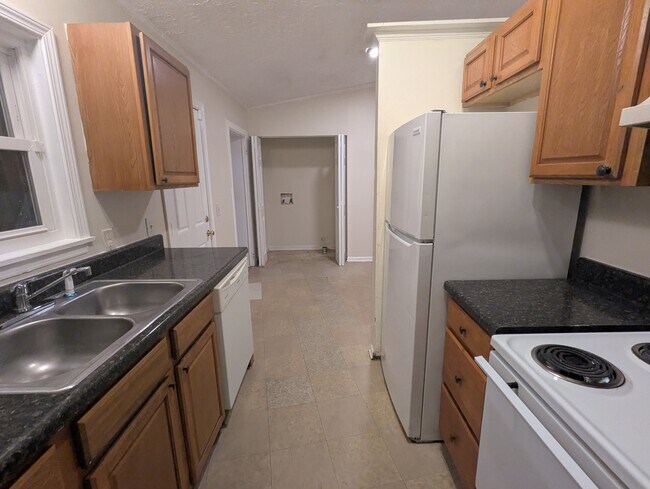 Foto del edificio - 1673 Audrey Pl NW