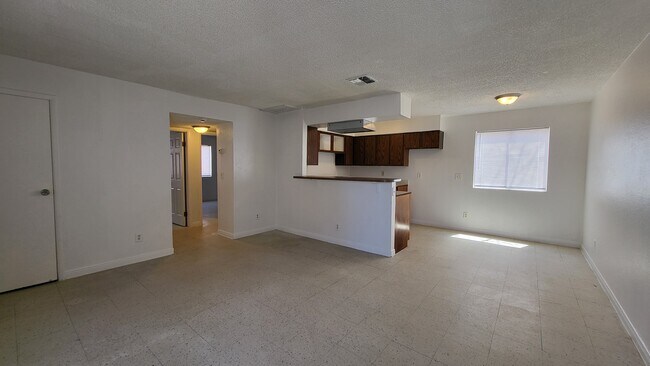 Building Photo - 3117 E Carey Ave