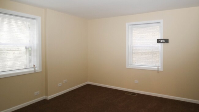 Building Photo - 1011 N La Salle Dr