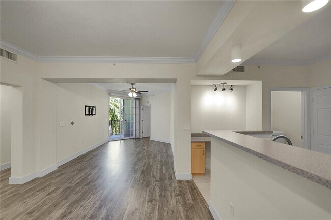 Building Photo - 533 NE 3rd Ave