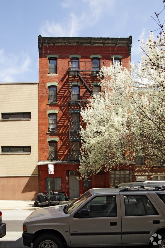Building Photo - 187 E 7th St