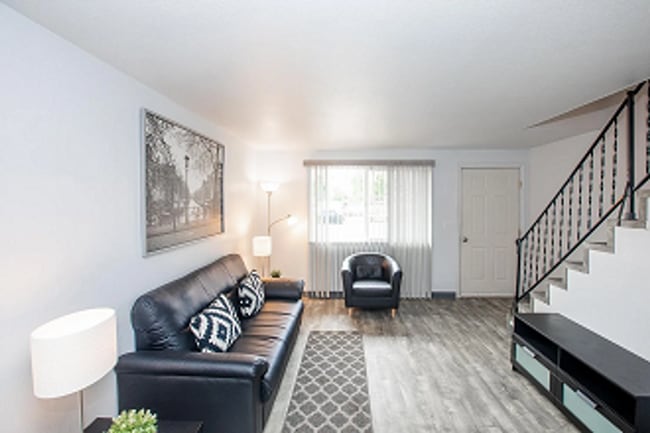 Building Photo - Corvallis Triplex