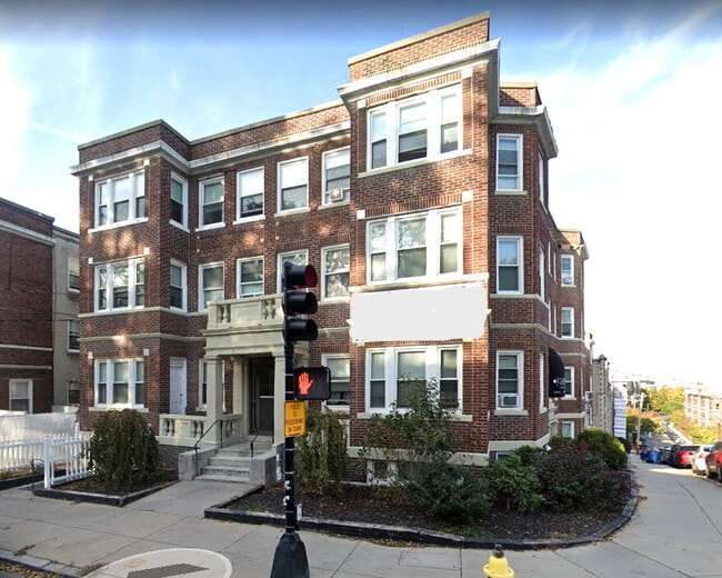 Building Photo - 245 Kelton St