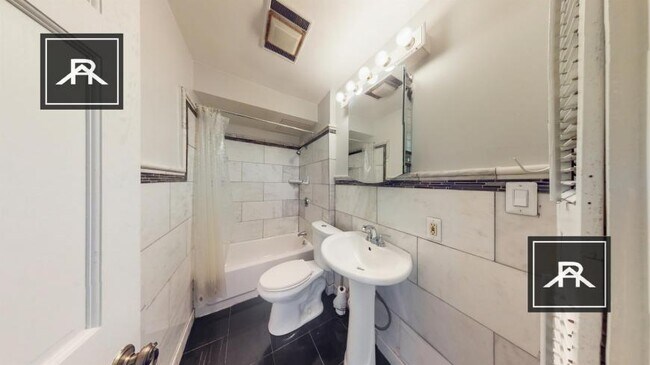 Building Photo - 3 bedroom in Boston MA 02130