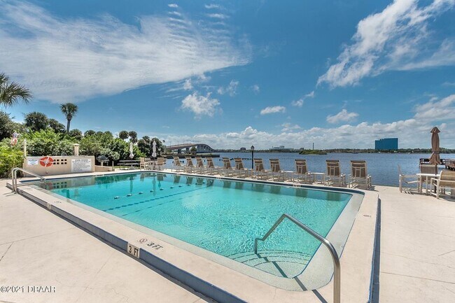 Photo - 144 S Halifax Ave Townhome