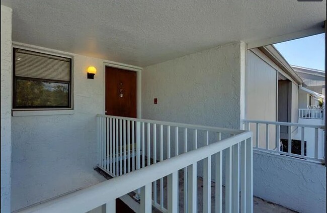 Building Photo - 2040 Lakewood Club Dr S